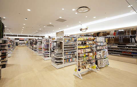 ワッツ札幌ル・トロワ店 品質にこだわったワッツが、自信を持っておすすめする「ワッツセレクト」を中心に、豊富なアイテムを取り揃えました。ぜひお立ち寄りください。
