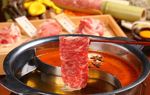 しゃぶしゃぶ八木 人気のしゃぶしゃぶ。熟成をかける概念のなかった豚肉を北海道初で実現しました。お肉もこだわりの樽前湧水豚。道産豚に合わせた地酒とともにどうぞ。