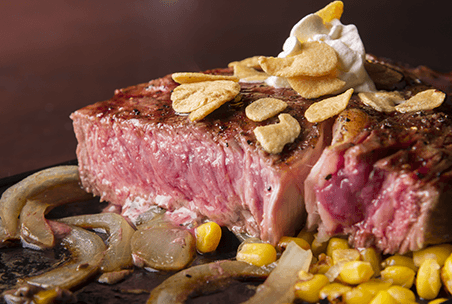 気取らないガッツリステーキ!こだわりの牛肉をこんがり炭火で焼き上げます。厚切りステーキをリーズナブルに大胆にたっぷりとご堪能ください。