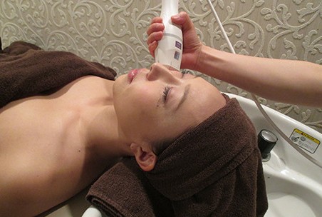 【シーライン フェイシャル付き】リフトアップ＆小顔ヘッドスパ110分 ￥16,200　5F スカルクイック